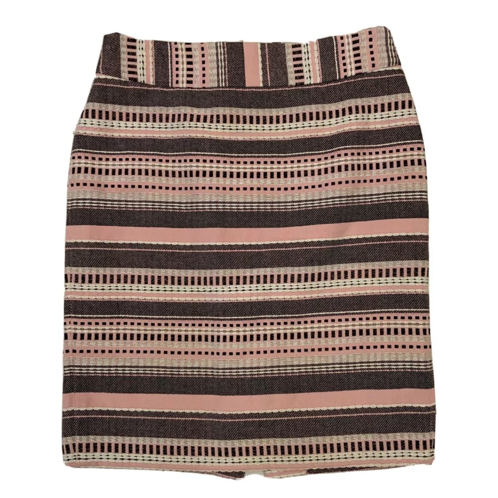 Ann Taylor Loft Straight Skirt 
Fully Lined 
Back zipper 
Back Slit Size 4
